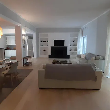 Apartment The Elegant Summer House *