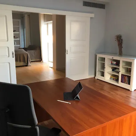 The Elegant Summer House Apartment *