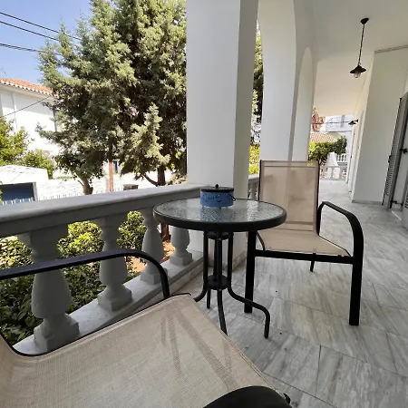 The Elegant Summer House Apartment